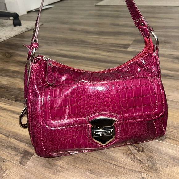 Liz Clairborne Fuchsia Croc-Embossed Shoulder Bag - Picture 1 of 7